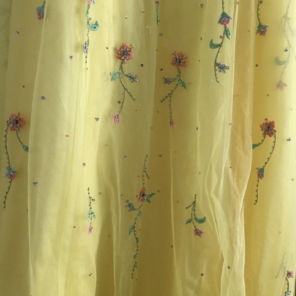 Gown - Picture 4 of 5